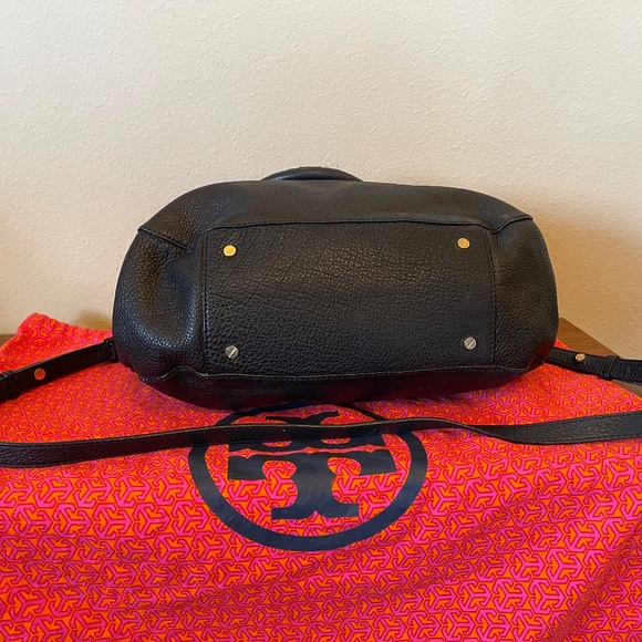 Tory Burch Authentic Duffle Black Pebbled LambLeather Bag Shoulder or Crossbody. - Picture 12 of 12